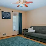 Gorgeous Cozy 5 Bedroom House With Hottub,Lake,Pool