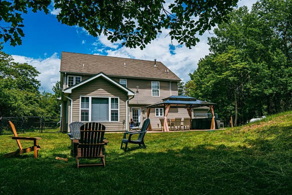 Holiday home Gorgeous Cozy 5 Bedroom House With Hottub,lake,pool *