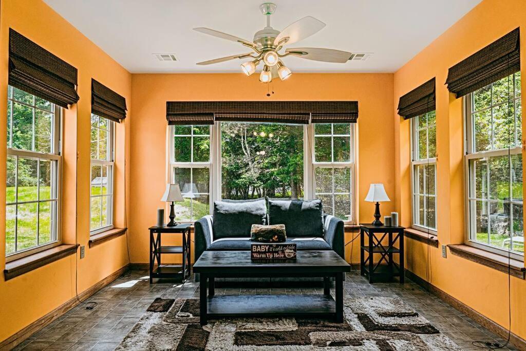 Gorgeous Cozy 5 Bedroom House With Hottub,lake,pool Holiday home