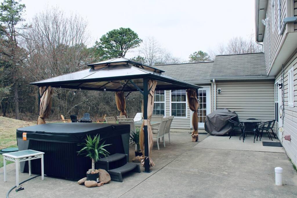 Gorgeous Cozy 5 Bedroom House With Hottub,lake,pool Holiday home Albrightsville
