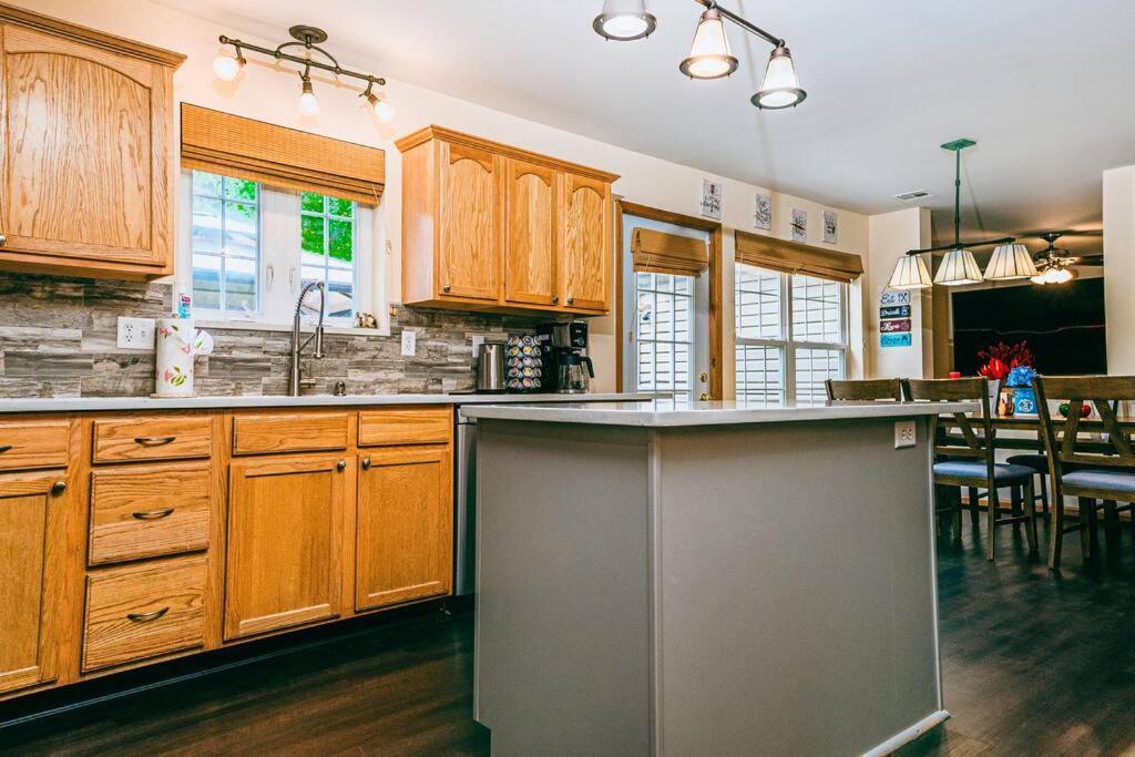 Holiday home Gorgeous Cozy 5 Bedroom House With Hottub,lake,pool Albrightsville