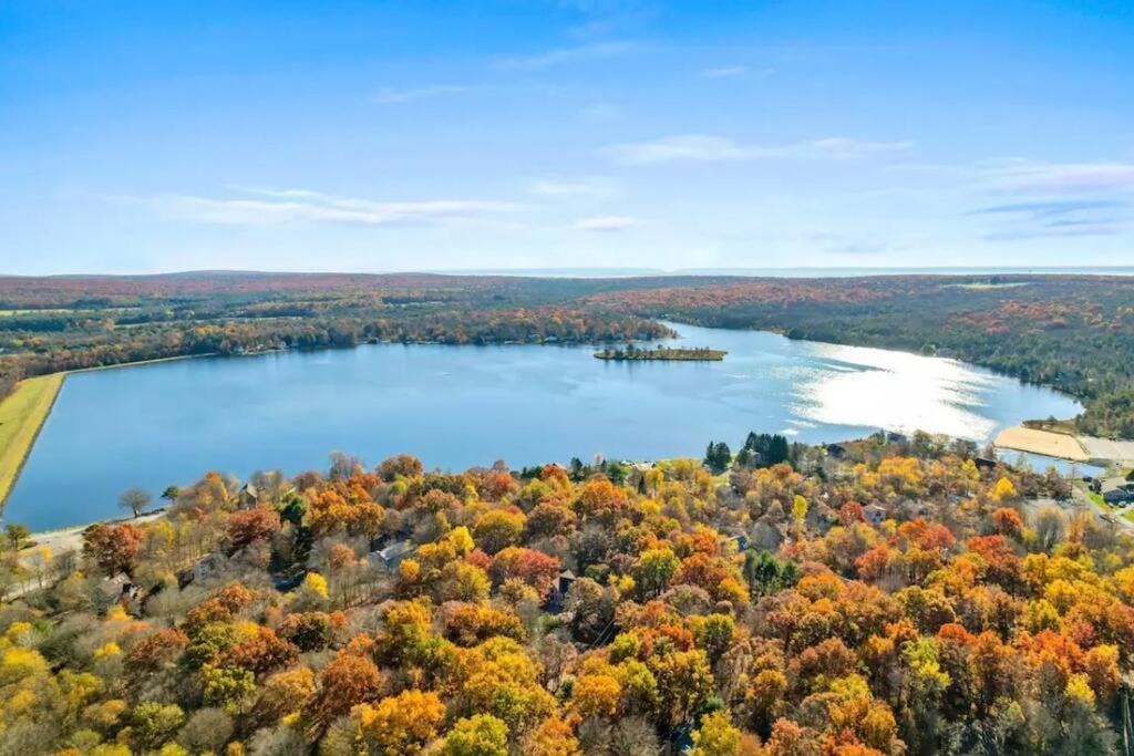 Gorgeous Cozy 5 Bedroom House With Hottub,lake,pool * Albrightsville
