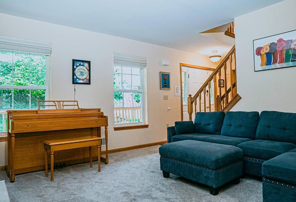Gorgeous Cozy 5 Bedroom House With Hottub,lake,pool Albrightsville