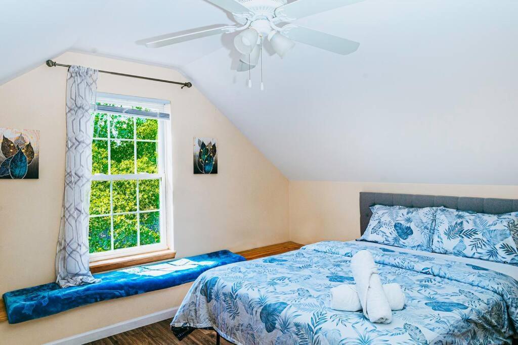 Gorgeous Cozy 5 Bedroom House With Hottub,lake,pool * Albrightsville