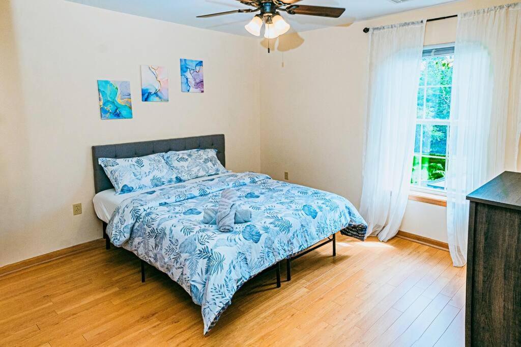 Gorgeous Cozy 5 Bedroom House With Hottub,lake,pool Holiday home