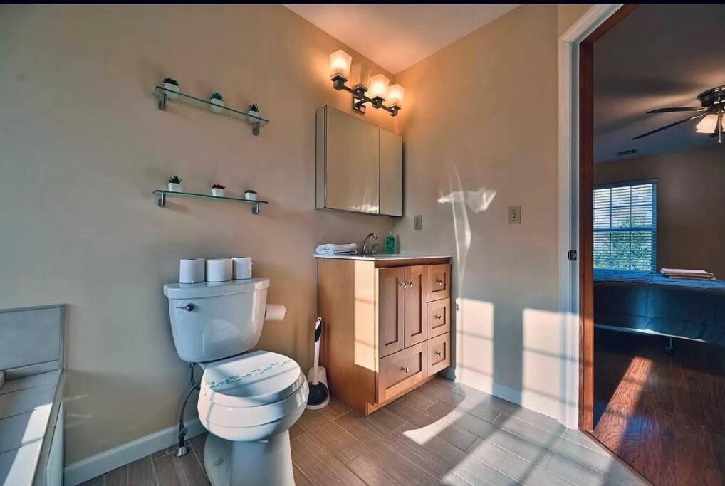 Holiday home Gorgeous Cozy 5 Bedroom House With Hottub,lake,pool