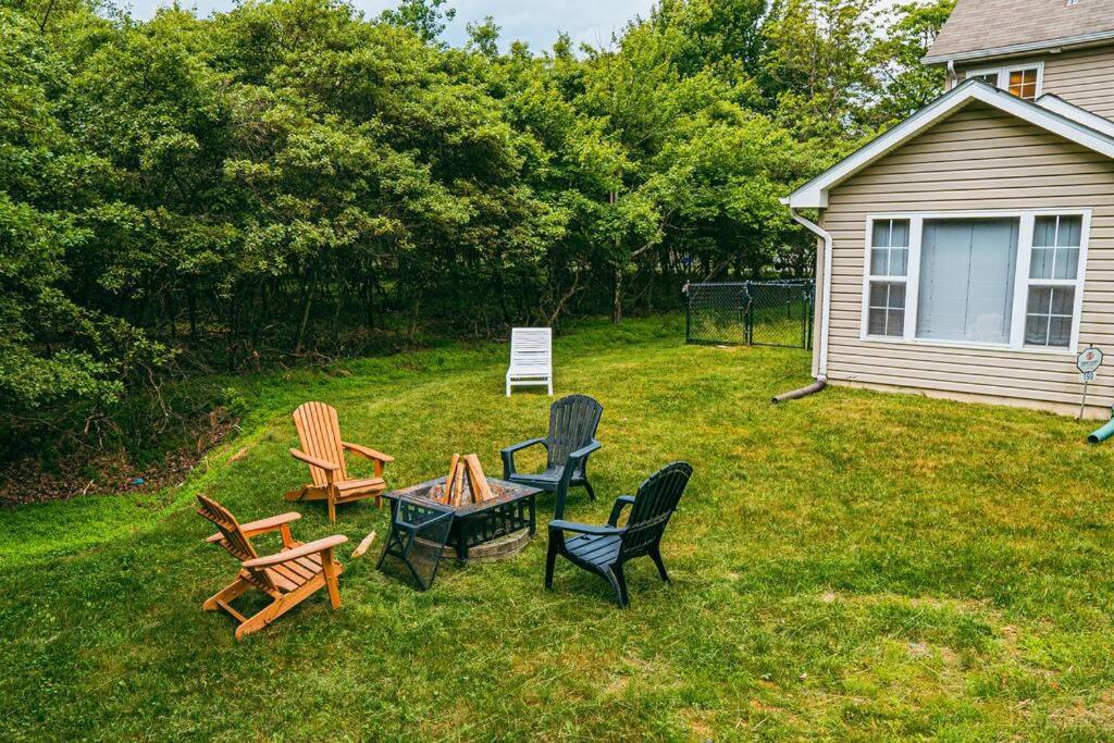 Gorgeous Cozy 5 Bedroom House With Hottub,lake,pool Holiday home Albrightsville