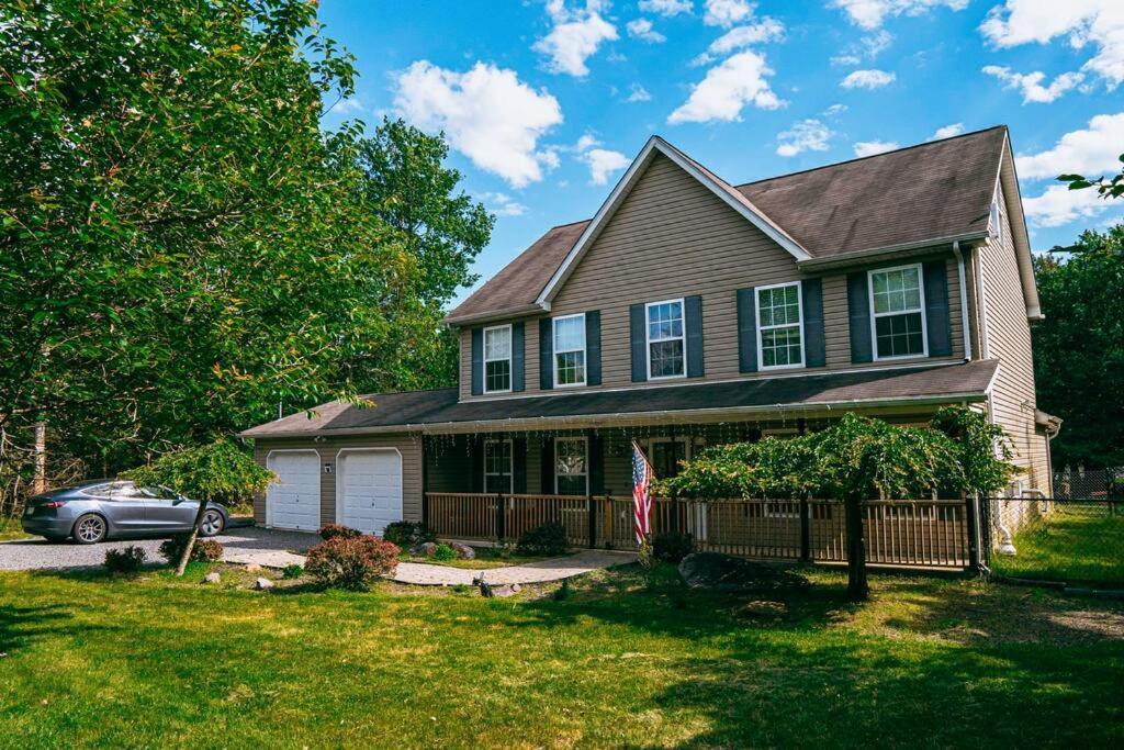 Holiday home Gorgeous Cozy 5 Bedroom House With Hottub,lake,pool